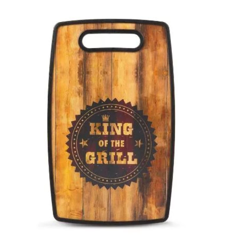 Barna famintás vágódeszka közepén &quot;King of the grill&quot; felirattal